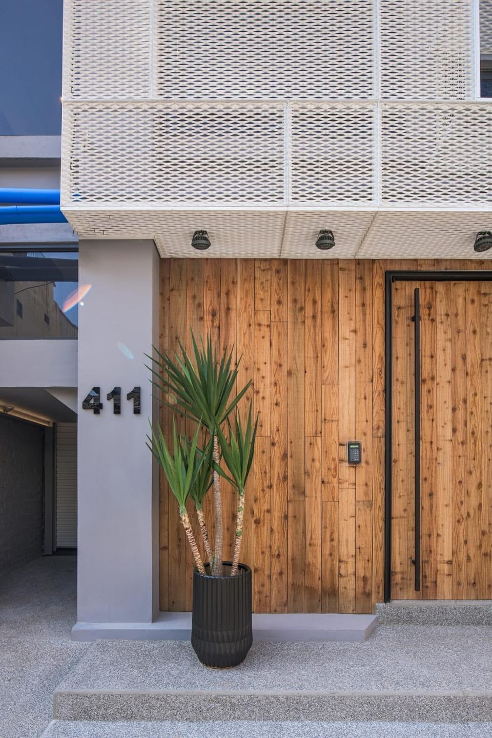 Facade/entrance