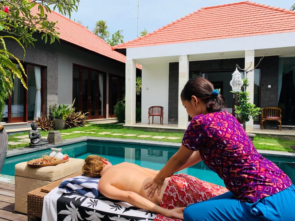 Day, People, Natural landscape, Garden, Massage, Garden view, Pool view, Swimming pool, Swimming pool, sunbed
