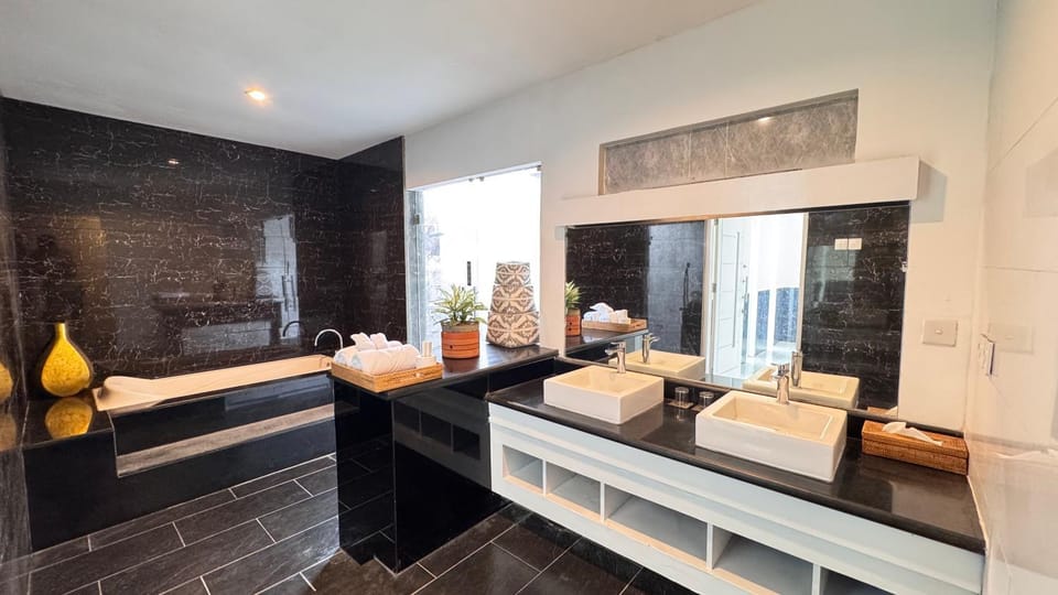 Shower, Toilet, Bathroom, Bath, towels