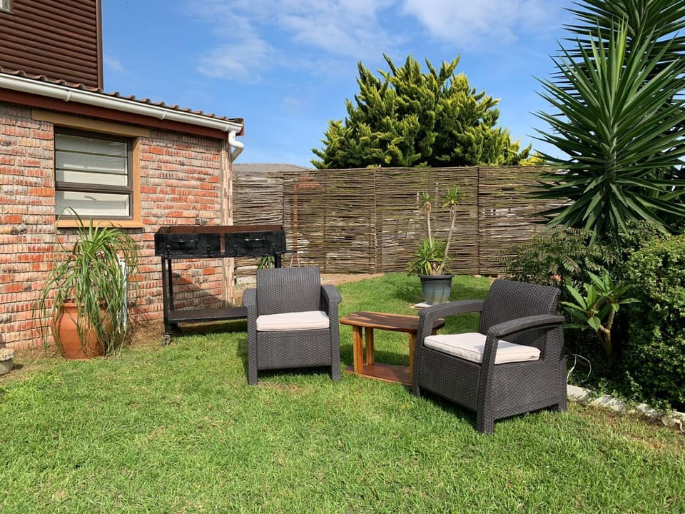 Garden, Seating area, Garden view