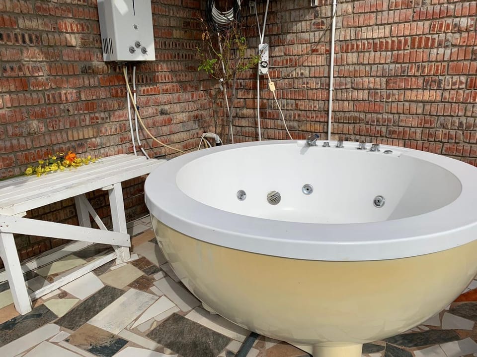 Hot Tub, Area and facilities