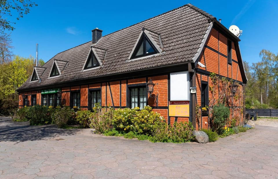 Altes Zollhaus am Klinikum Hotel in Lubeck