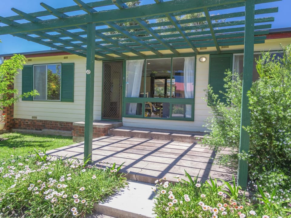 17 Broadbeach Drive House in Carrickalinga