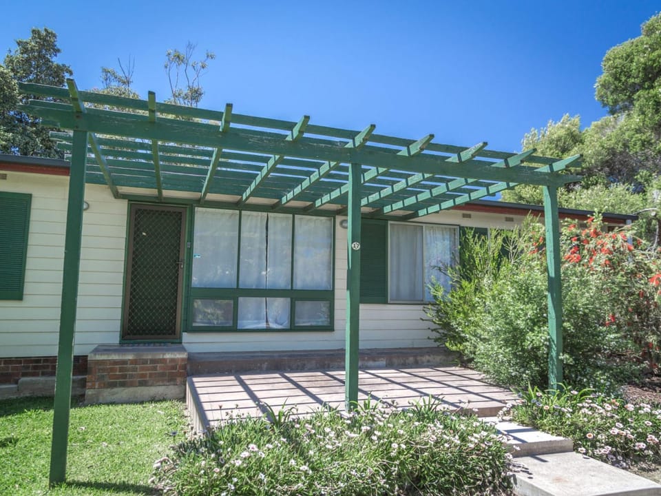 17 Broadbeach Drive House in Carrickalinga