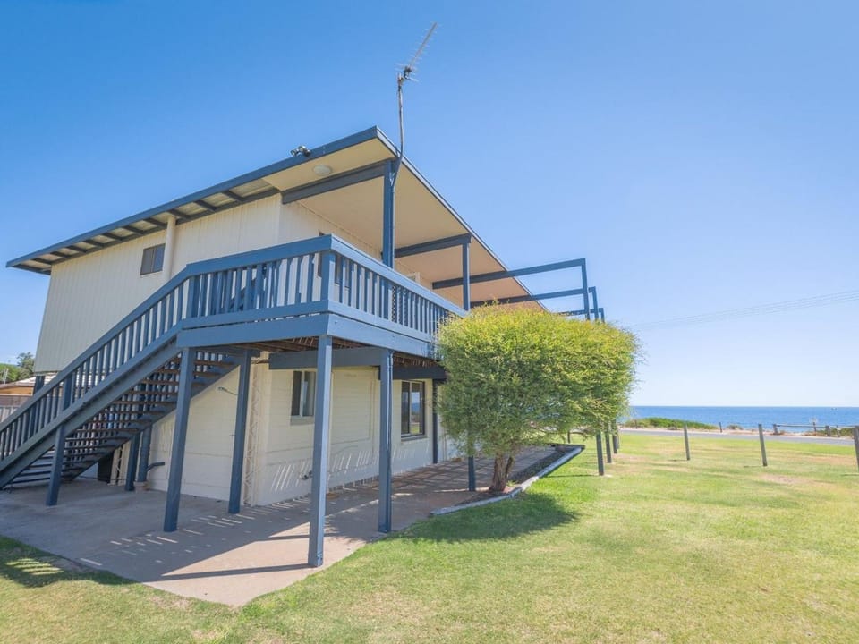 Sandy Feet 31 Gold Coast Drive House in Carrickalinga