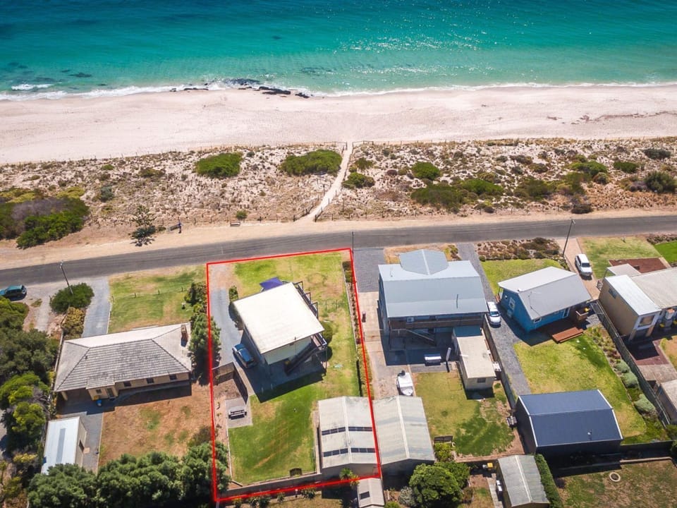 Sandy Feet 31 Gold Coast Drive House in Carrickalinga