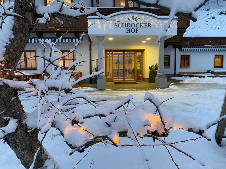 Property building, Facade/entrance, Winter