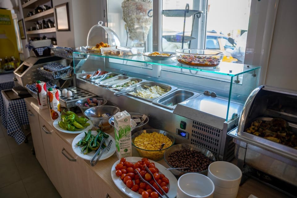 Coffee/tea facilities, Dining area, Breakfast, Buffet breakfast