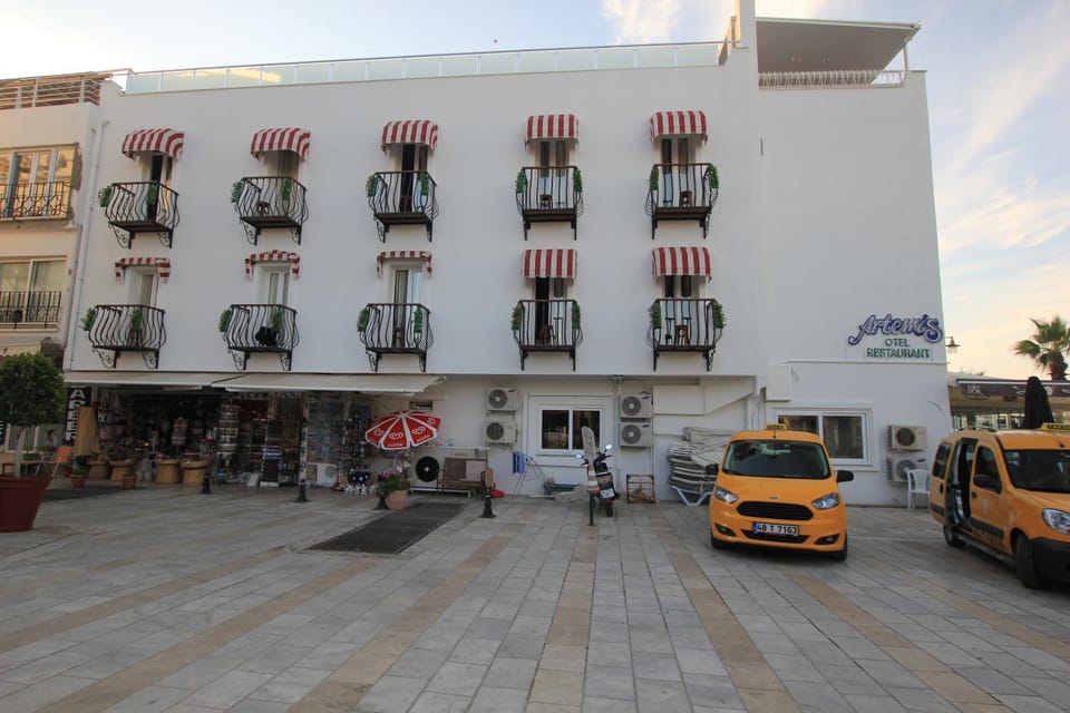 Property building, Day, Location