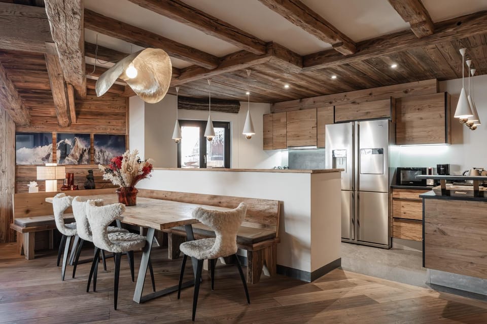 Lounge or bar, Dining area, kitchen