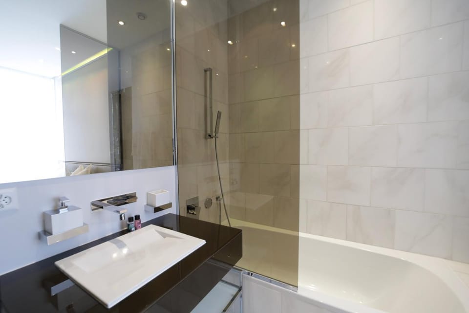 Toilet, Bathroom, Bath, pet friendly, towels
