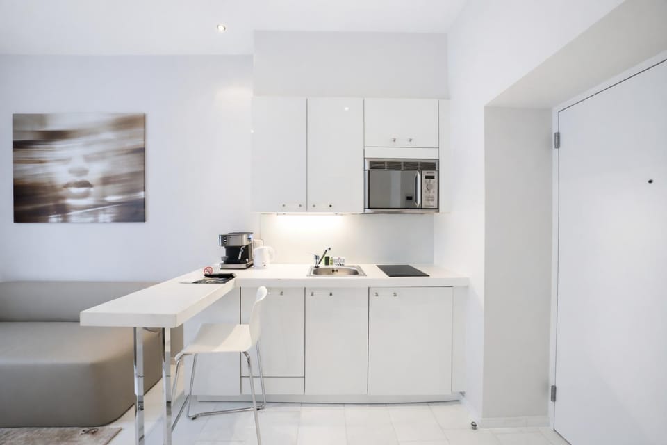 Coffee/tea facilities, Kitchen or kitchenette, Living room, Seating area, Dining area, dishwasher, microwave, minibar, pet friendly, stove