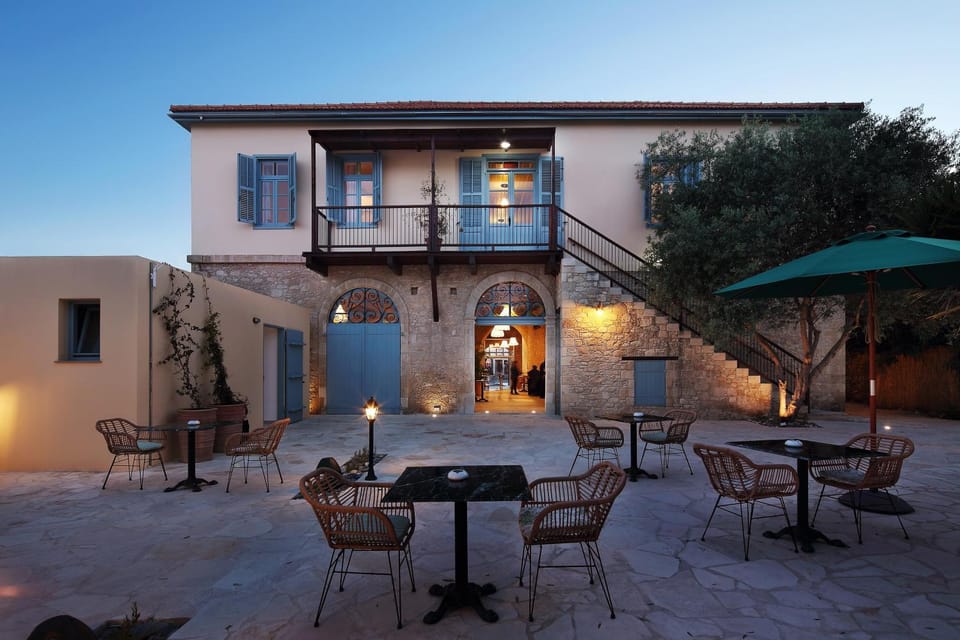 Restaurant/places to eat, Balcony/Terrace