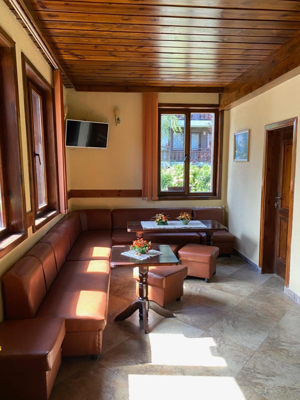 Seating area, Internal: Not applicable to any particular room