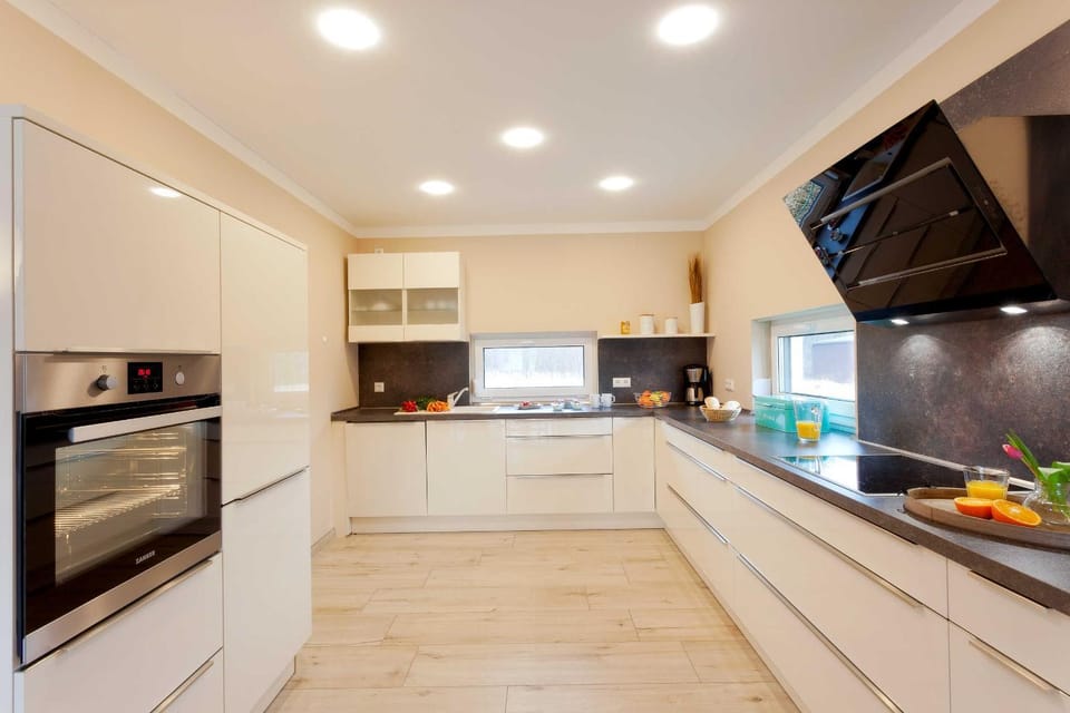 Kitchen or kitchenette, pet friendly, stove