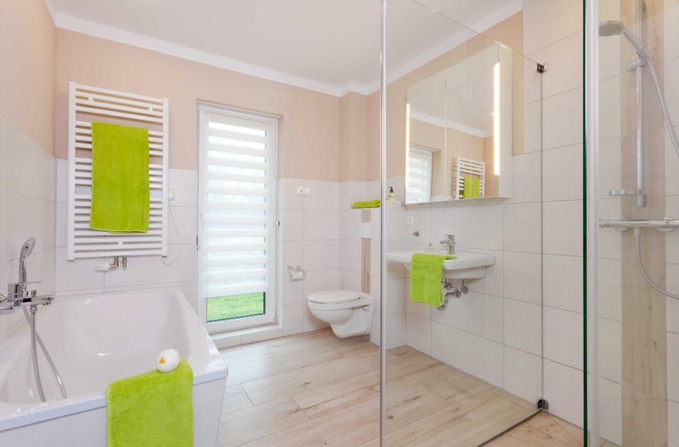 Shower, Toilet, Bathroom, Bath