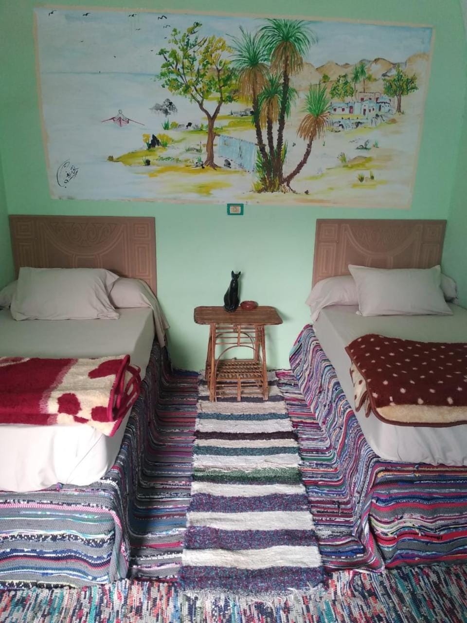 Bed, Other, Photo of the whole room, Decorative detail, Decorative detail
