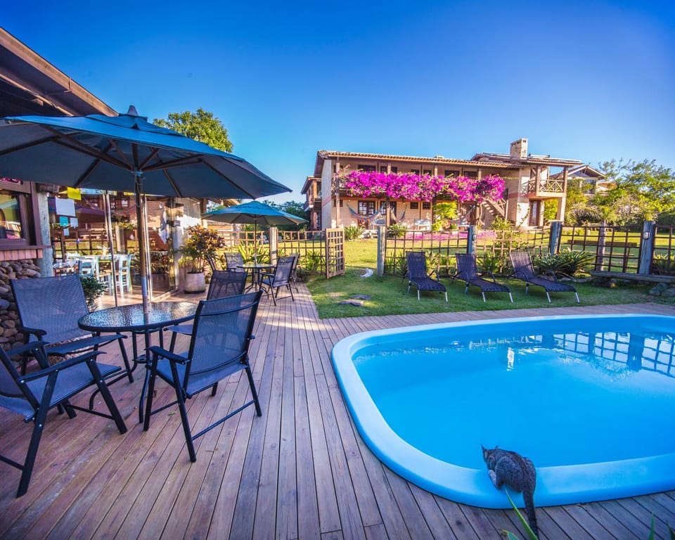 Property building, Garden, Garden view, Pool view, Swimming pool, sunbed