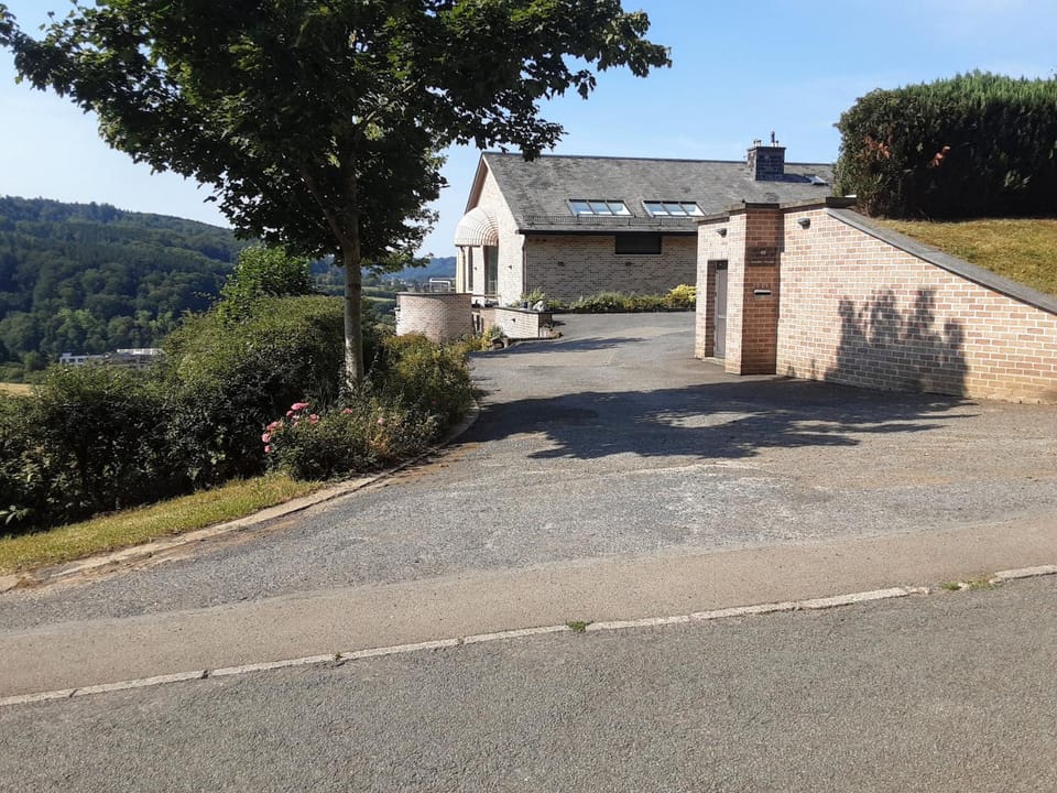 Property building, Facade/entrance, Parking