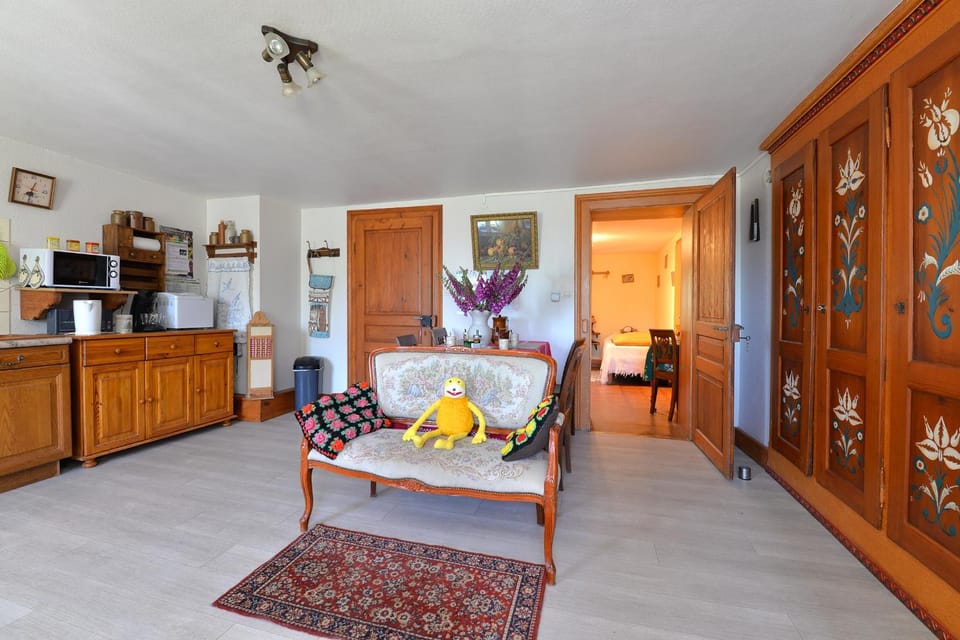 Kitchen or kitchenette, Seating area