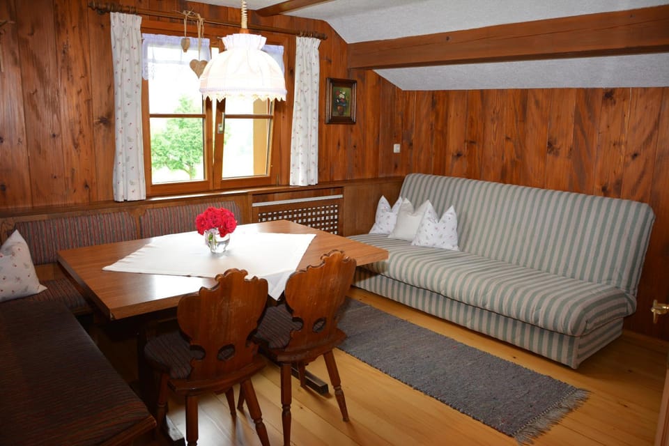 Living room, Dining area, Mountain view