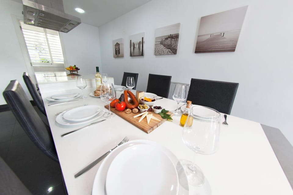 Food close-up, Kitchen or kitchenette, Decorative detail, Dining area