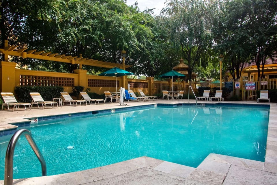 On site, Pool view, Swimming pool, Swimming pool