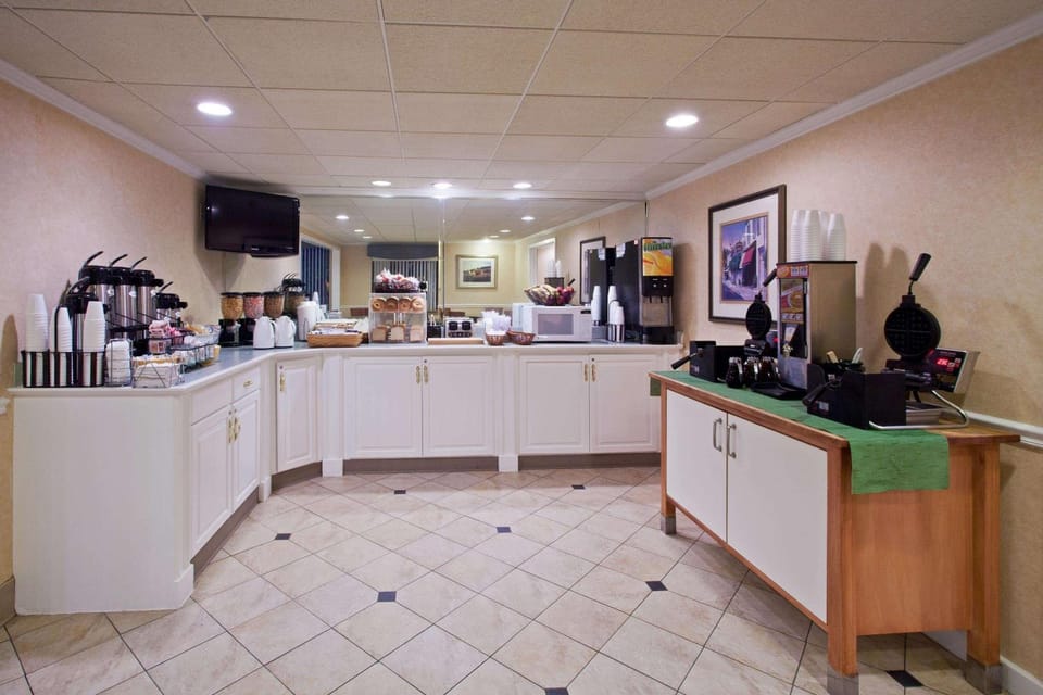 Restaurant/places to eat, Dining area, On site, Breakfast