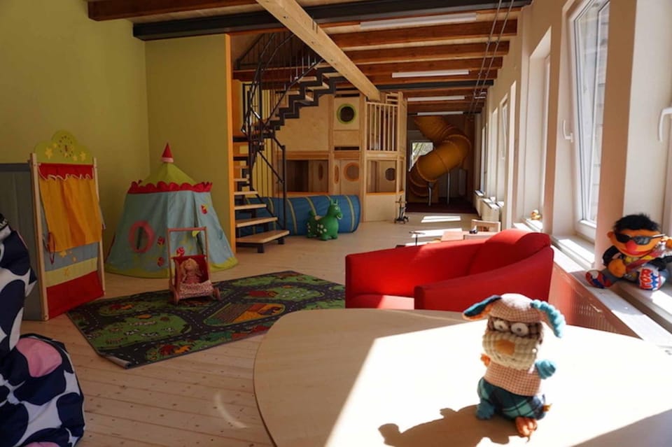 Game Room, Entertainment