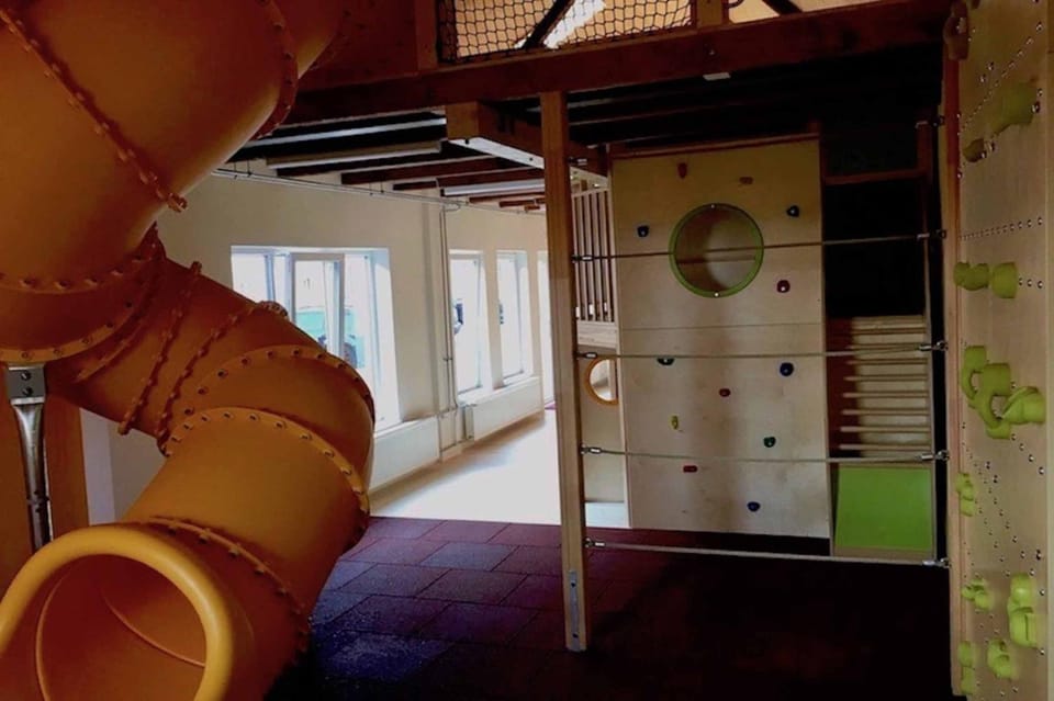 Game Room, Entertainment