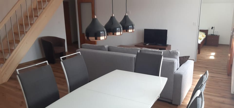 TV and multimedia, Living room, Photo of the whole room, Seating area