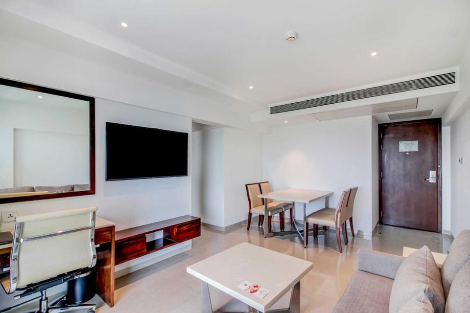 Living room, Seating area, Dining area