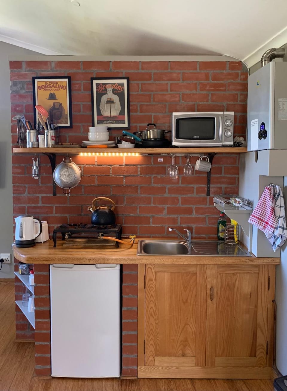 Coffee/tea facilities, Kitchen or kitchenette, minibar, stove, toaster