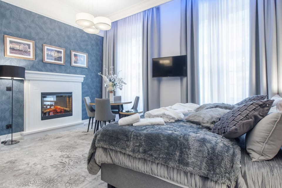 Bed, Seating area, flat iron