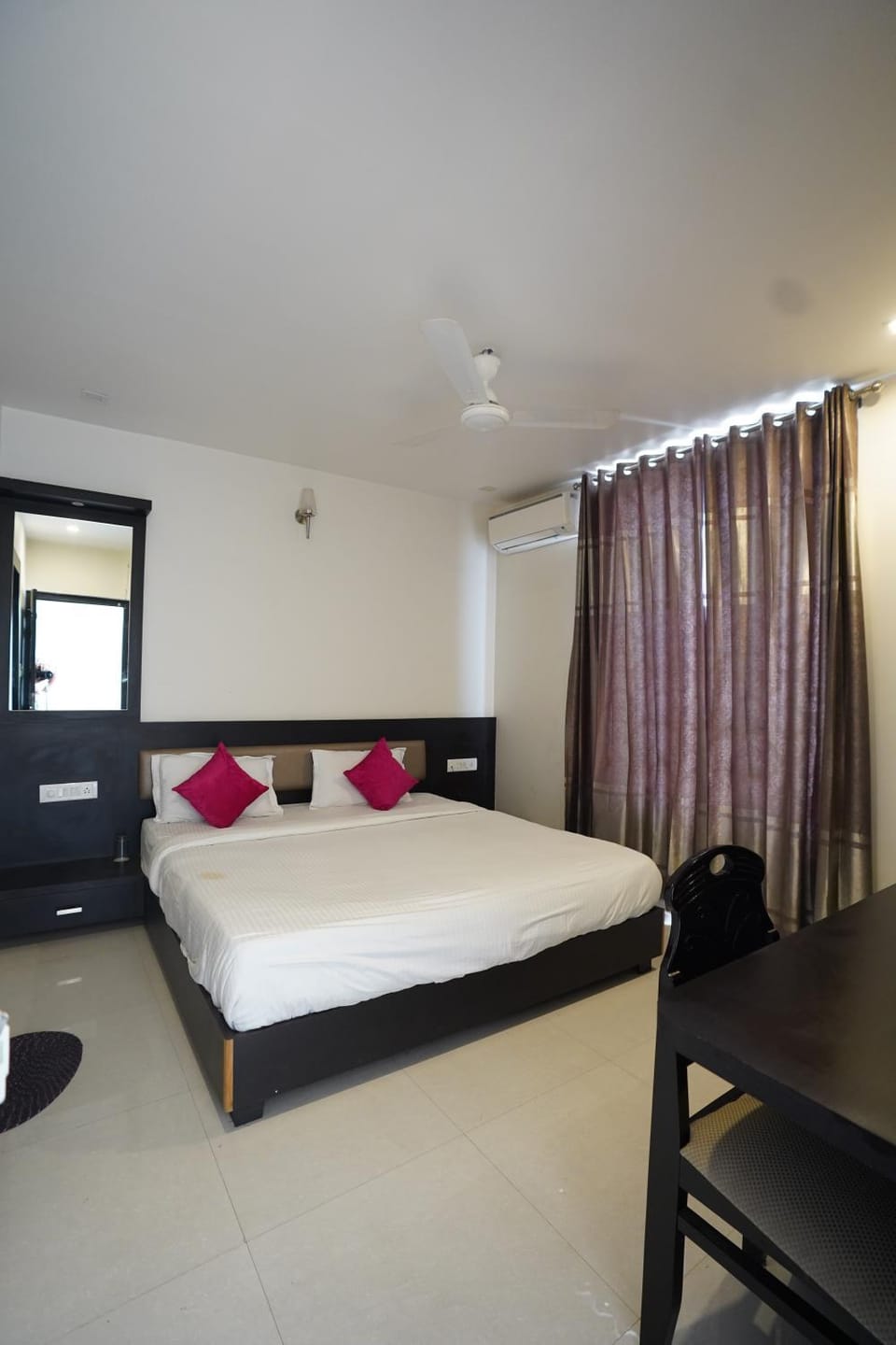 Photo of the whole room, Bedroom, air conditioner