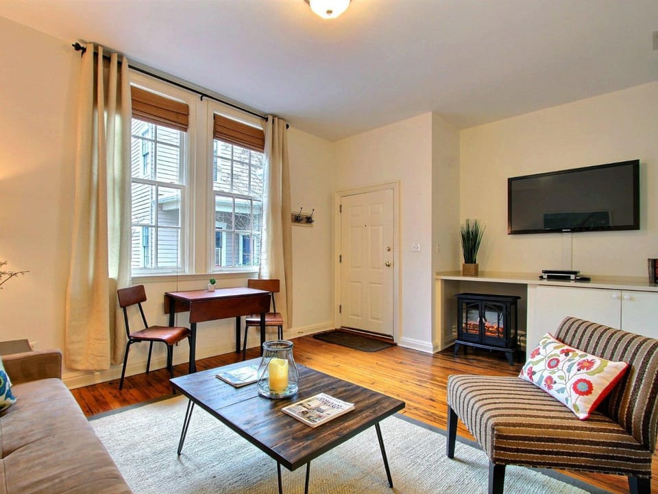Fountain View Cottage Apartment in Savannah
