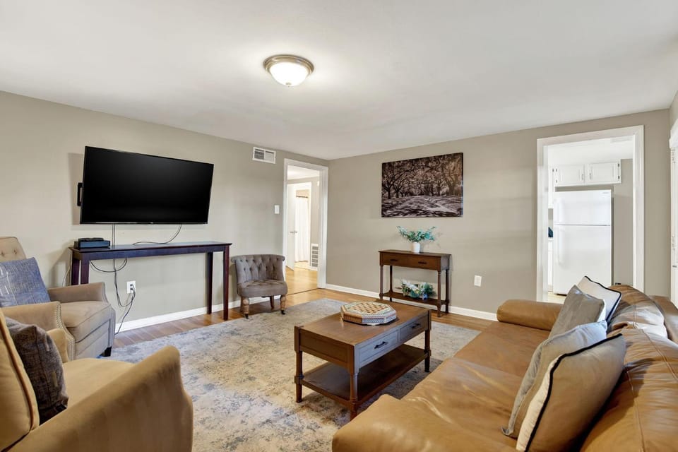 Oglethorpe Manor Garden Level Apartment in Savannah