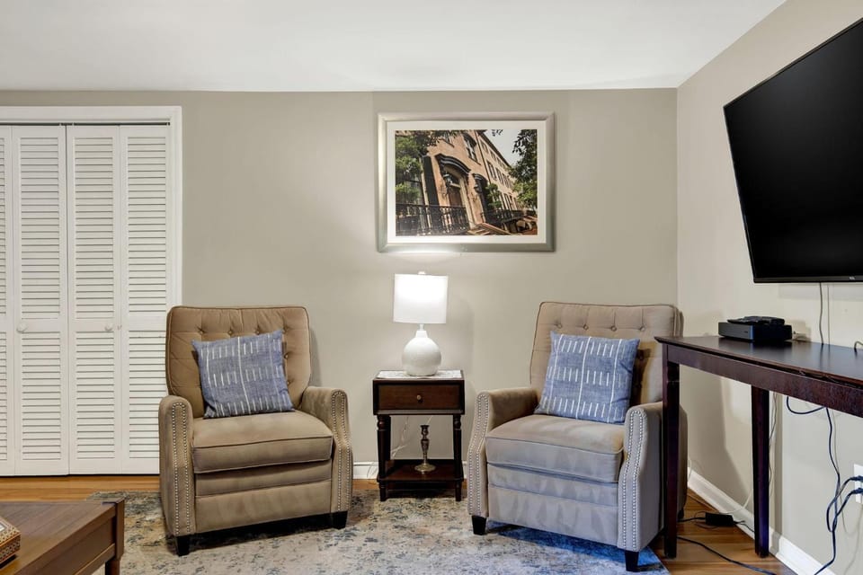 Oglethorpe Manor Garden Level Apartment in Savannah