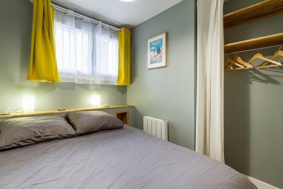 Bed, Bedroom