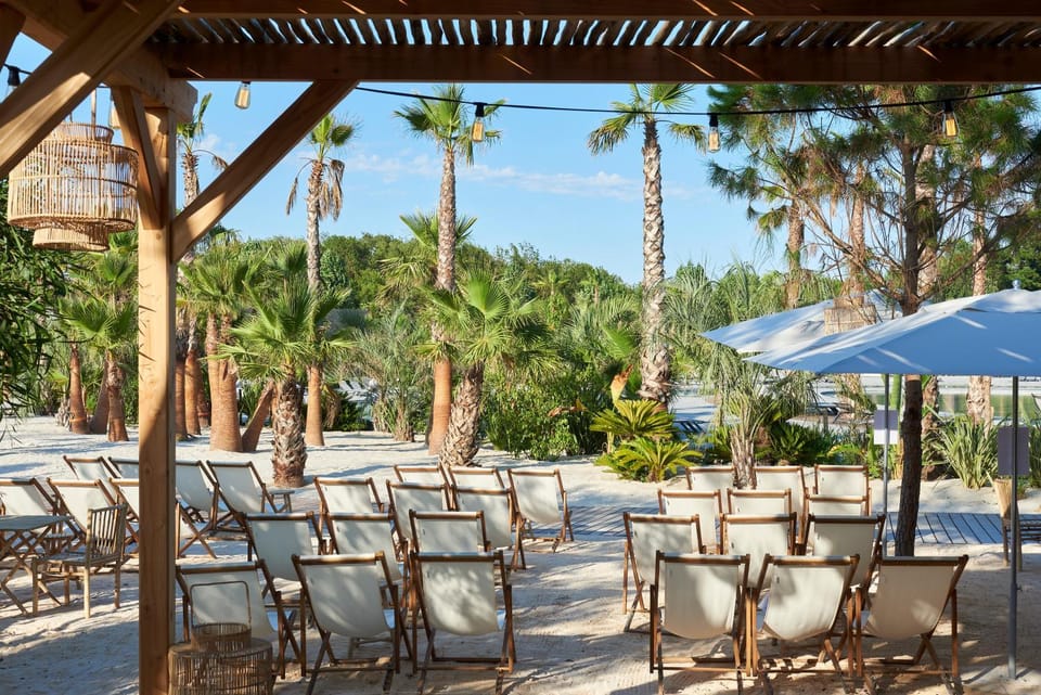 Restaurant/places to eat, Beach