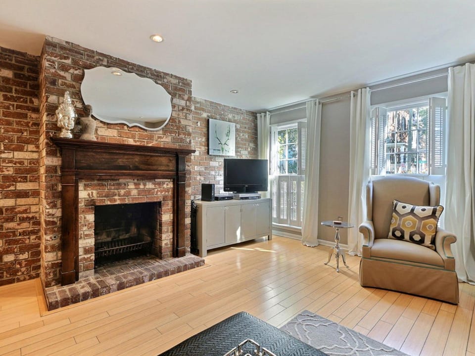 Pickett`s Place Apartment in Savannah
