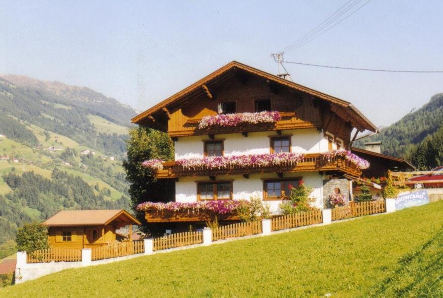 Ferienwohnungen Rieser Bed and Breakfast in Tyrol