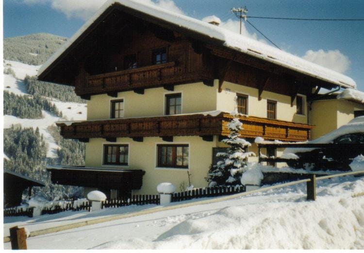 Ferienwohnungen Rieser Bed and Breakfast in Tyrol