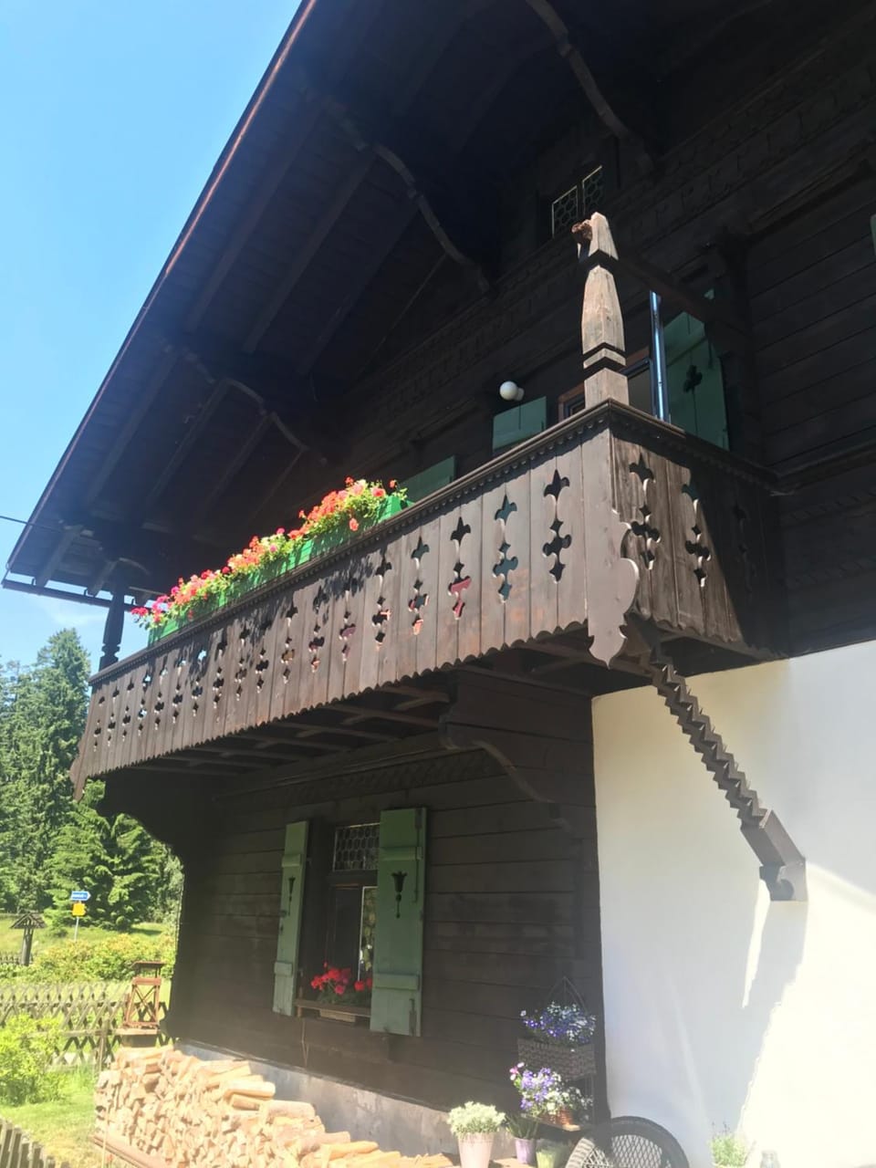 Property building, Day, Balcony/Terrace