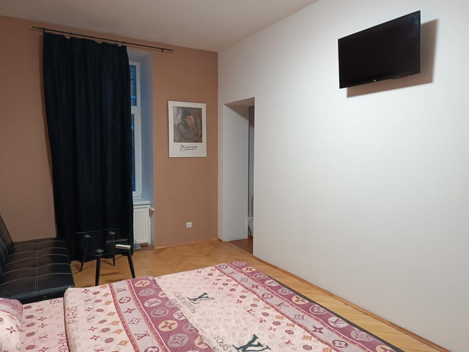 ляльковий театр не мансарда Apartment in Lviv