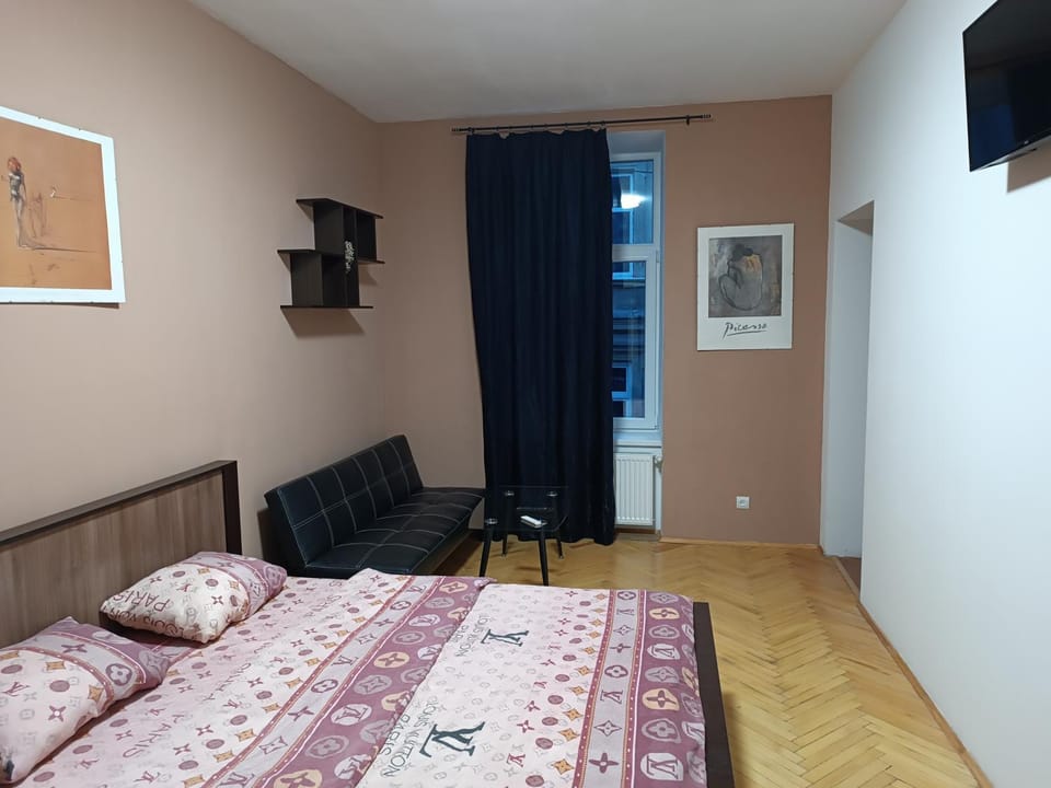 ляльковий театр не мансарда Apartment in Lviv