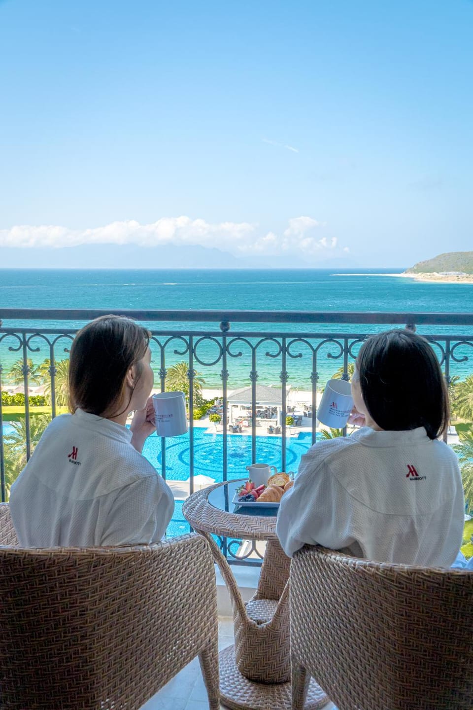Natural landscape, View (from property/room), Balcony/Terrace, Guests, Pool view, Sea view, Breakfast