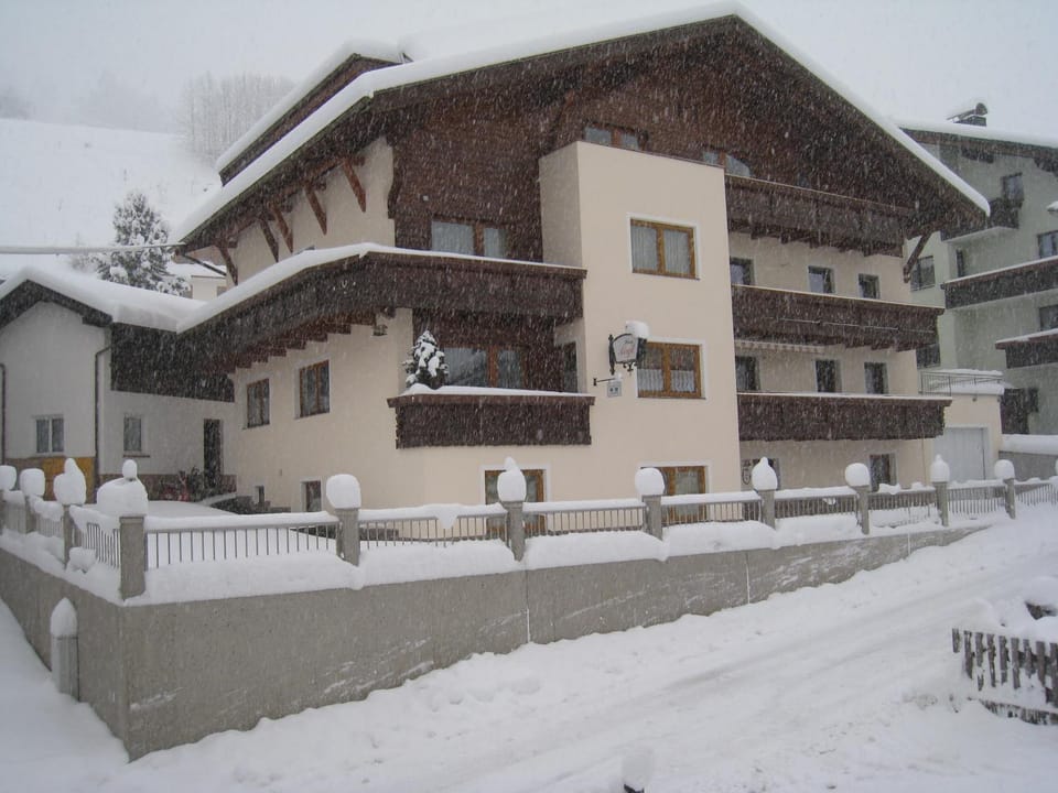 Facade/entrance, Winter