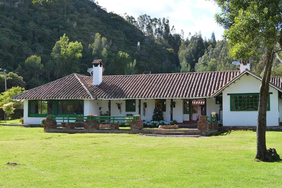 Day, Natural landscape, Garden view, Mountain view, Area and facilities