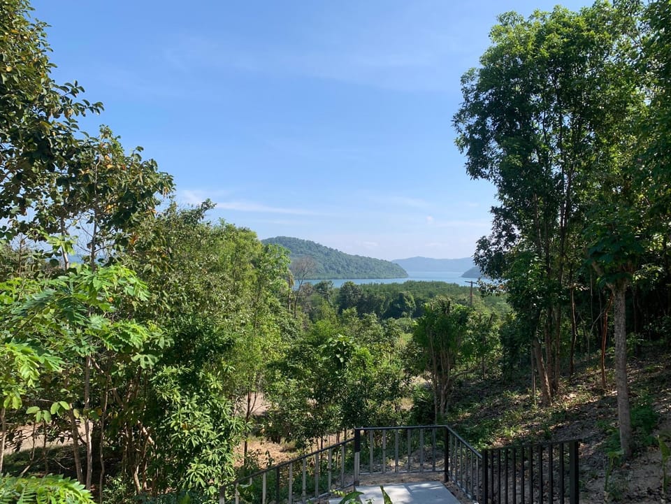 Koh Jum Paradise Resort Campground/ 
RV Resort in Krabi Changwat